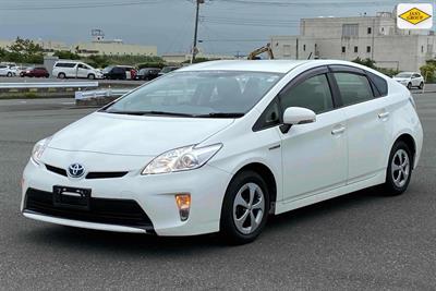 2014 Toyota Prius - Thumbnail