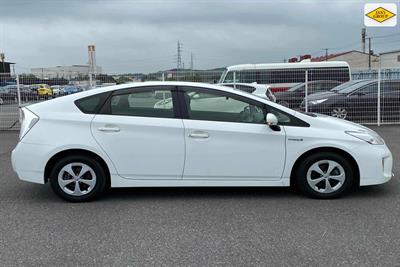 2014 Toyota Prius - Thumbnail