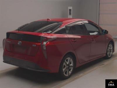 2016 Toyota Prius - Thumbnail