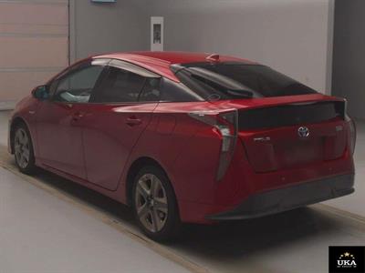 2016 Toyota Prius - Thumbnail