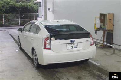 2013 Toyota Prius - Thumbnail