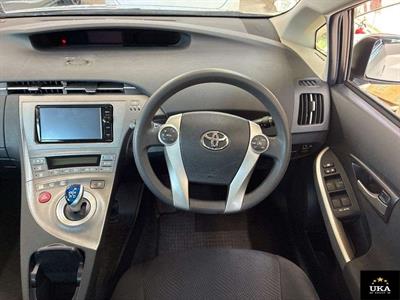 2015 Toyota Prius - Thumbnail