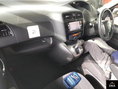 2014 Nissan Serena - Thumbnail