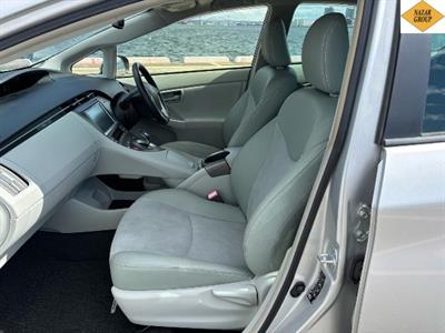 2013 Toyota Prius - Thumbnail