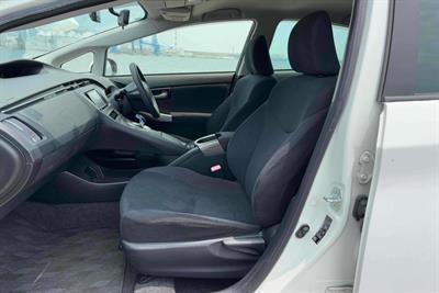 2013 Toyota Prius - Thumbnail