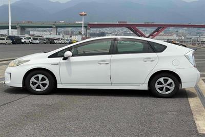 2013 Toyota Prius - Thumbnail