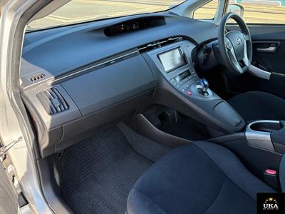 2015 Toyota Prius - Thumbnail