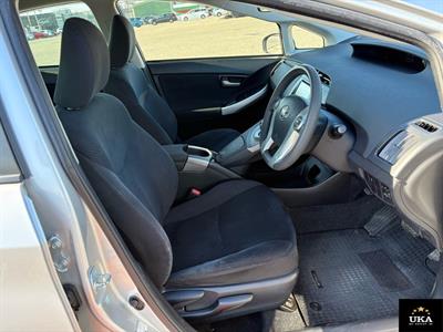 2015 Toyota Prius - Thumbnail