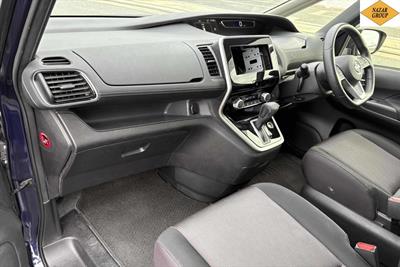 2017 Nissan Serena - Thumbnail
