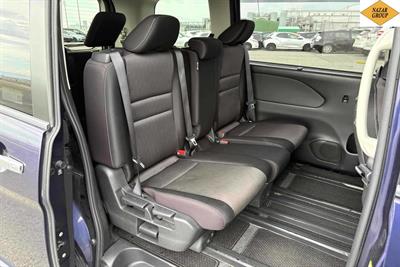 2017 Nissan Serena - Thumbnail