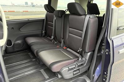 2017 Nissan Serena - Thumbnail