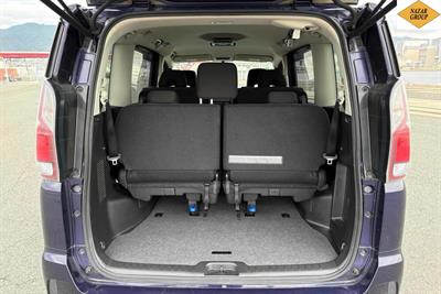 2017 Nissan Serena - Thumbnail