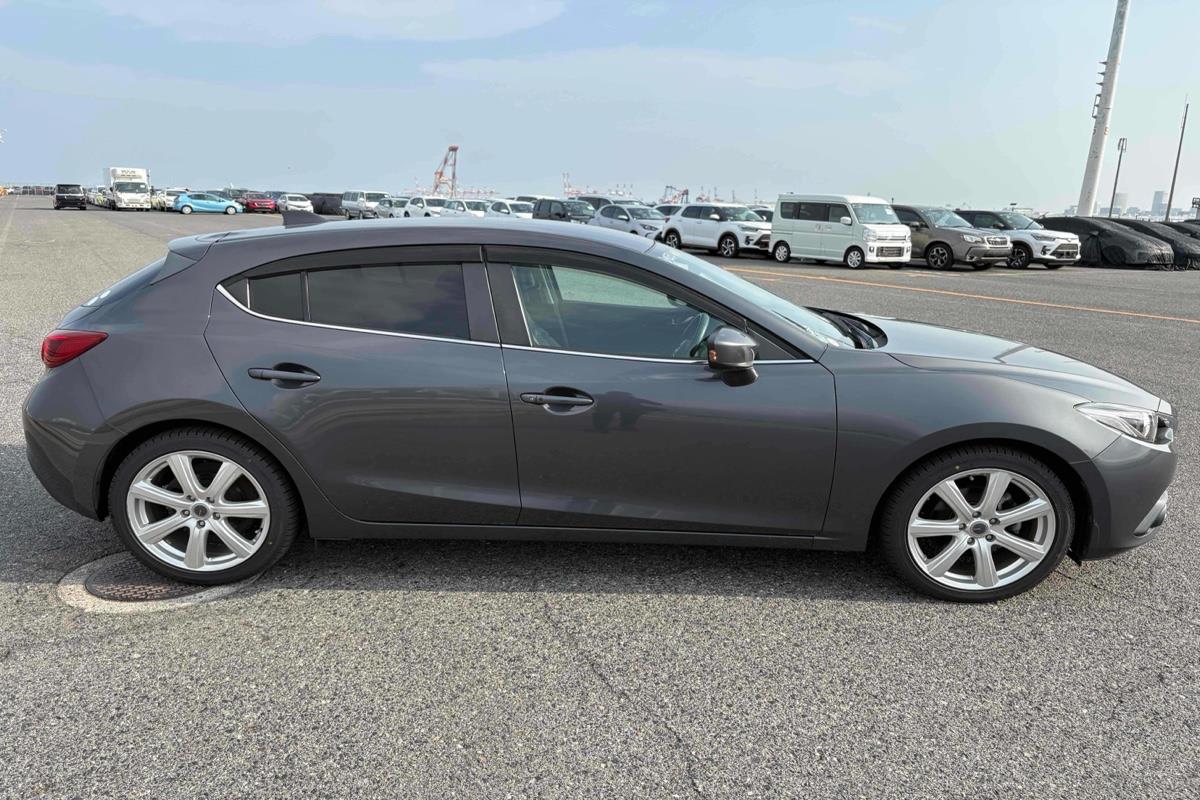 2014 Mazda Axela