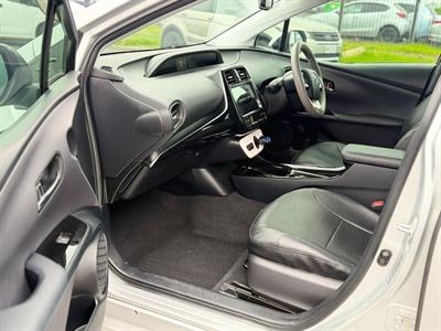 2018 Toyota Prius - Thumbnail