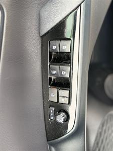 2018 Toyota Prius - Thumbnail