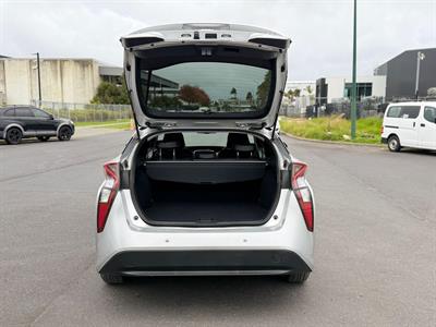 2018 Toyota Prius - Thumbnail