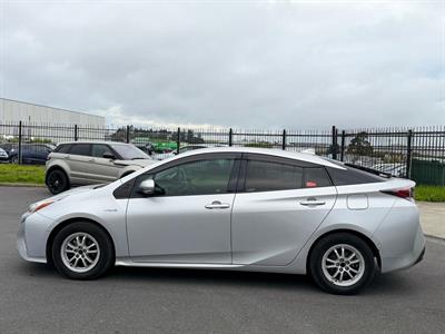 2018 Toyota Prius - Thumbnail