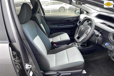 2014 Toyota Aqua - Thumbnail