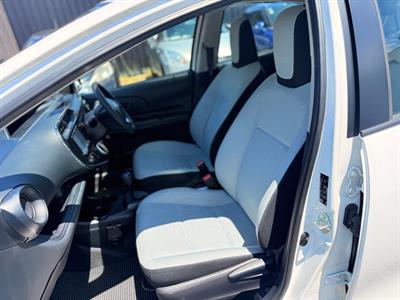 2018 Toyota Aqua - Thumbnail