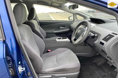 2013 Toyota Prius - Thumbnail