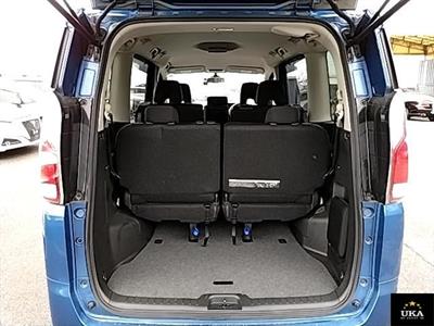 2017 Nissan Serena - Thumbnail