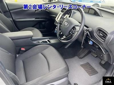 2019 Toyota Prius - Thumbnail