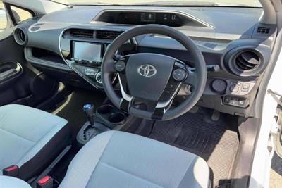 2018 Toyota Aqua - Thumbnail