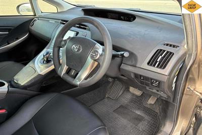 2014 Toyota Prius - Thumbnail