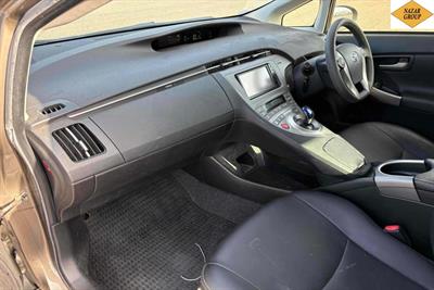 2014 Toyota Prius - Thumbnail