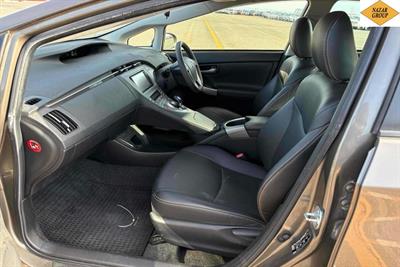 2014 Toyota Prius - Thumbnail