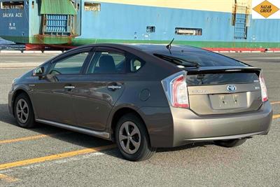 2014 Toyota Prius - Thumbnail