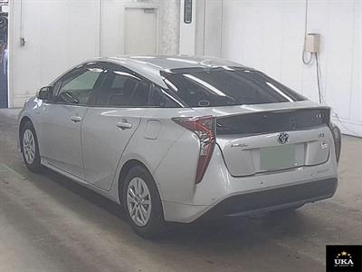 2019 Toyota Prius - Thumbnail