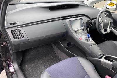 2012 Toyota Prius - Thumbnail