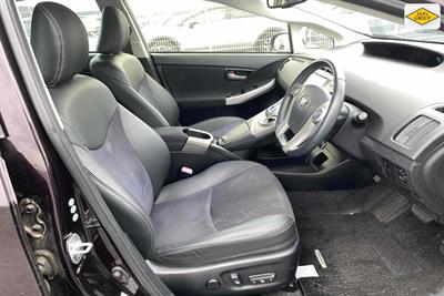 2012 Toyota Prius - Thumbnail