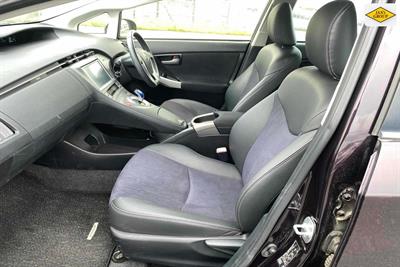 2012 Toyota Prius - Thumbnail