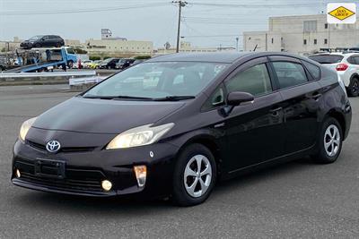 2012 Toyota Prius - Thumbnail
