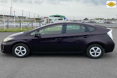 2012 Toyota Prius - Thumbnail
