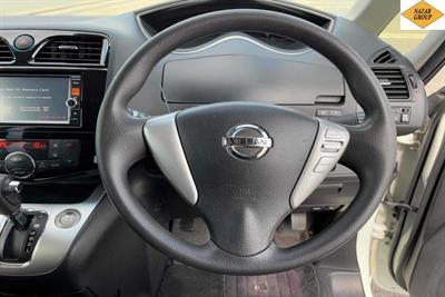 2015 Nissan Serena - Thumbnail
