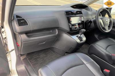 2015 Nissan Serena - Thumbnail