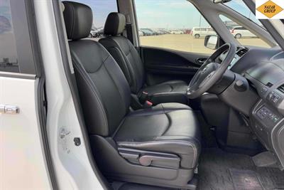 2015 Nissan Serena - Thumbnail