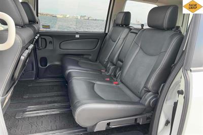 2015 Nissan Serena - Thumbnail