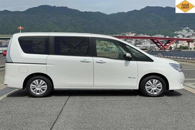 2015 Nissan Serena - Thumbnail