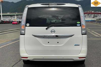 2015 Nissan Serena - Thumbnail