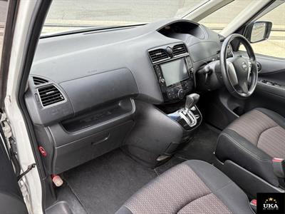 2015 Nissan Serena - Thumbnail
