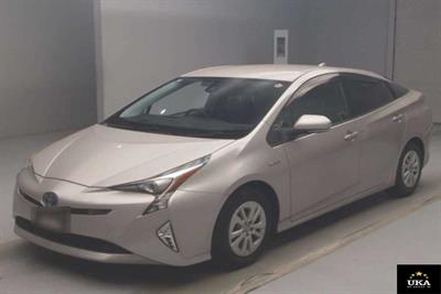 2016 Toyota Prius - Thumbnail
