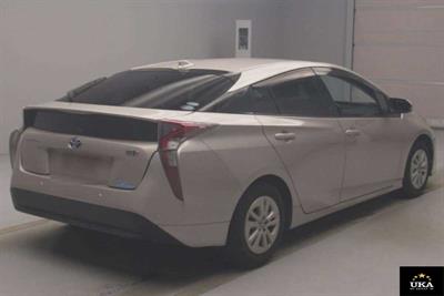 2016 Toyota Prius - Thumbnail