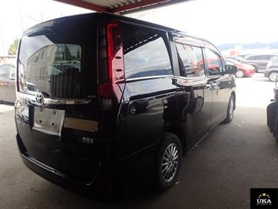 2015 Toyota Esquire - Thumbnail