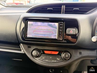 2017 Toyota Vitz - Thumbnail
