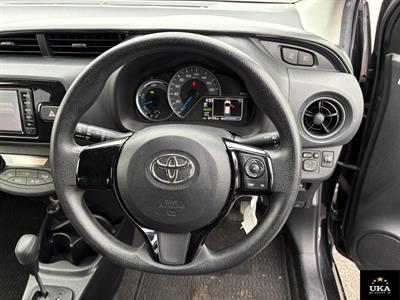 2017 Toyota Vitz - Thumbnail