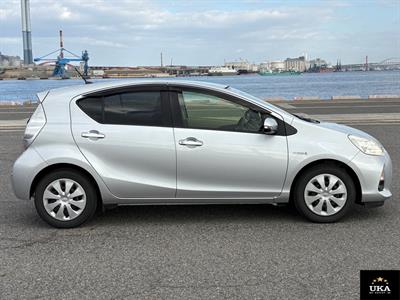 2013 Toyota Aqua - Thumbnail